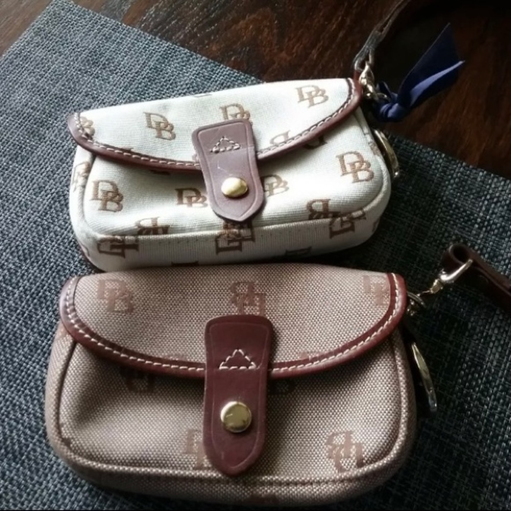White Dooney and Bourke wristlet